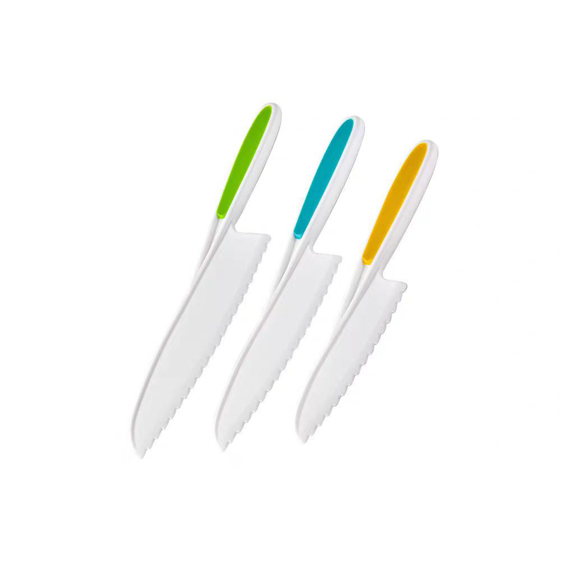 Plastic Knives (pack of 3)  F613